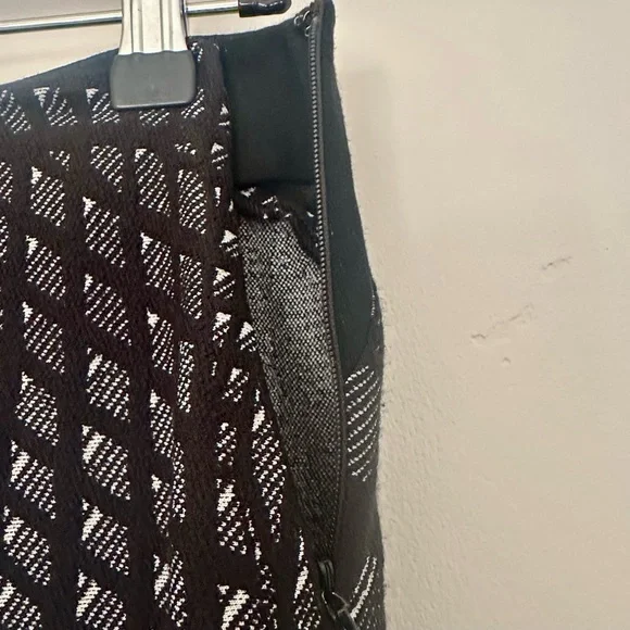 Diane Von Furstenberg Black and White Geometric Pencil Skirt - Picture 4 of 12